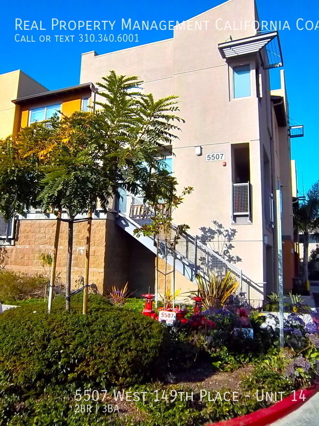 Building Photo - Townhouse in Gated FUSION Townhomes w/Cent...