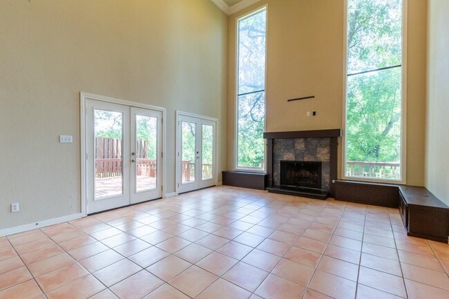Building Photo - 10907 Legends Ln