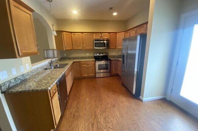 Building Photo - 3 Bedroom Townhouse in Cornerstone
