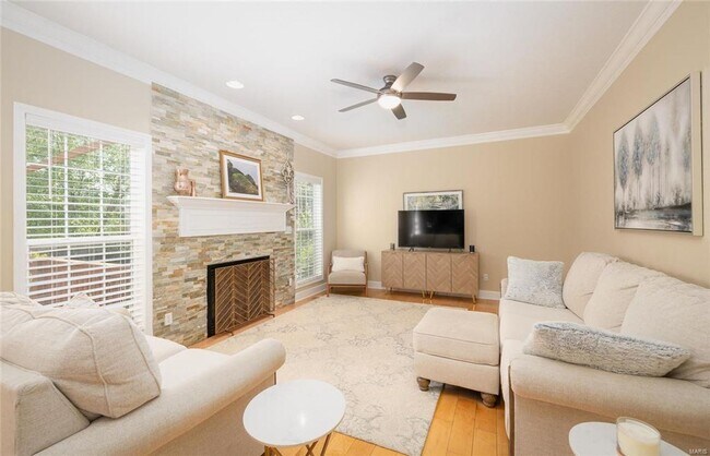 Building Photo - Spacious 4 bedroom/3.5 bath home