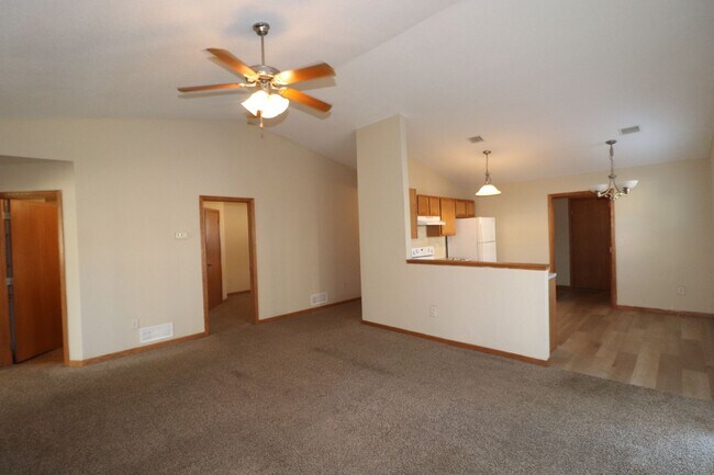 Foto del edificio - Spacious Duplex for Rent