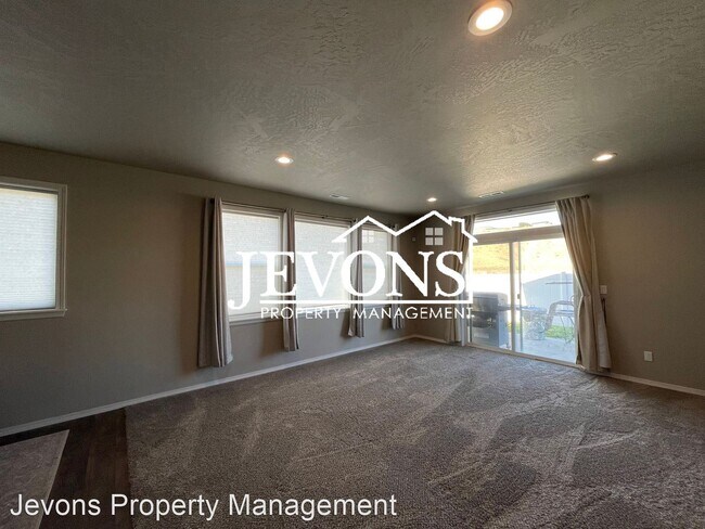 Foto del edificio - 4 br, 2.5 bath House - 12 S 12th St Loop