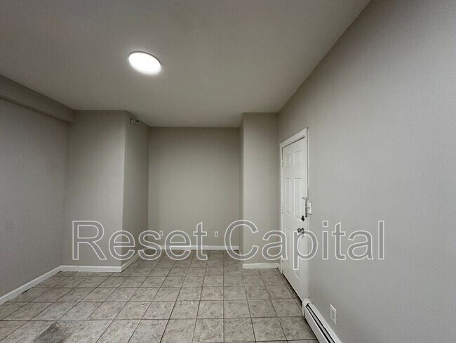 Building Photo - 234 6th Ave W