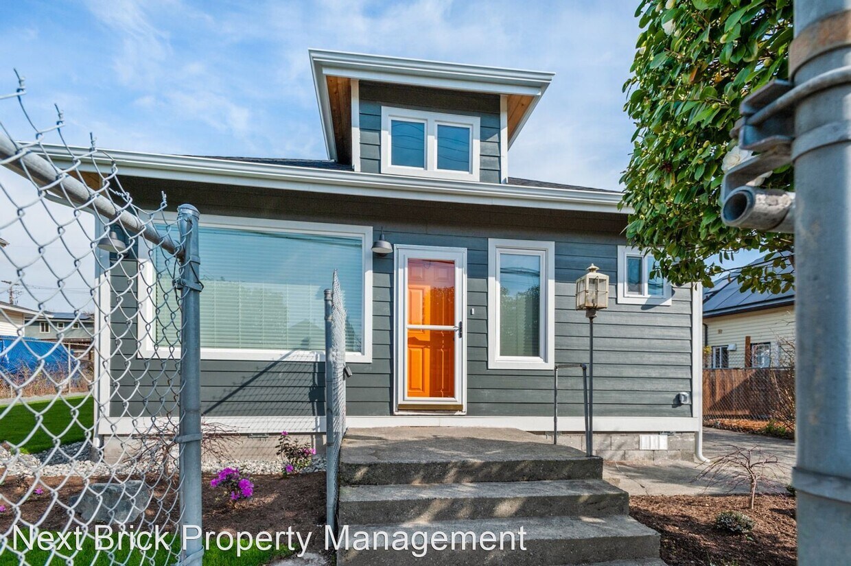 Foto principal - 3 br, 1.5 bath House - 3230 S. Ferdinand St.