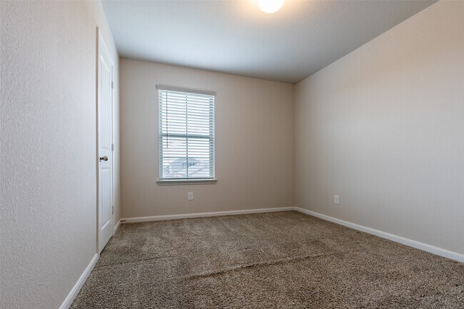Building Photo - 3327 Sumac Dr