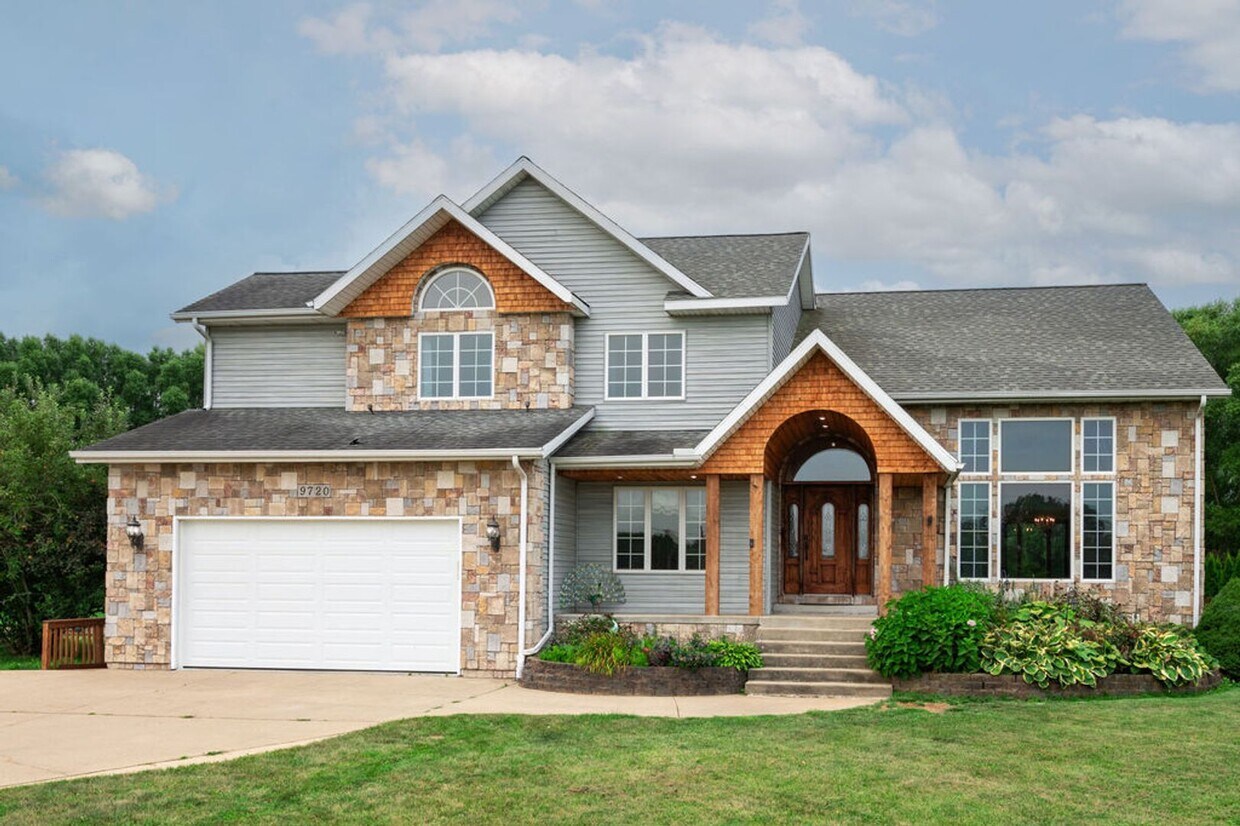 Primary Photo - Expansive 6 bedroom home, Baroda