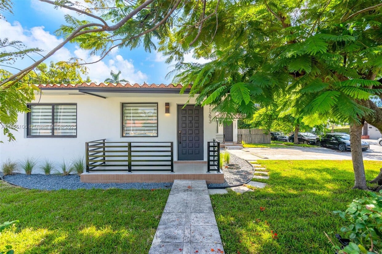 Primary Photo - 1293 SW 22nd Ave