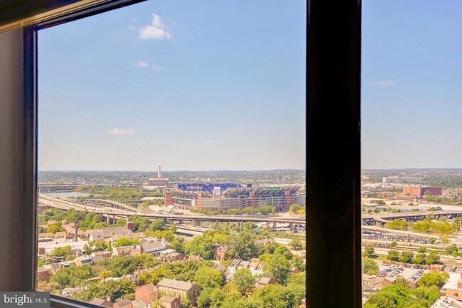 Foto del edificio - 10 E Lee St