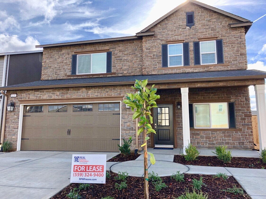 Foto principal - COMING SOON! $2,600 Shaw & Leonard, 4 Bedr...
