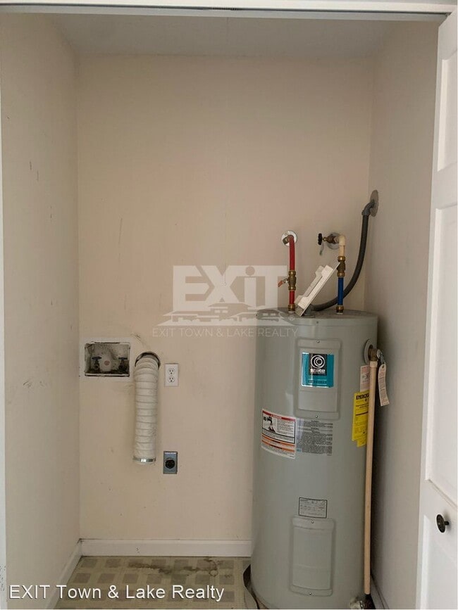 Building Photo - 2 br, 2 bath House - 101 High School Avenu...