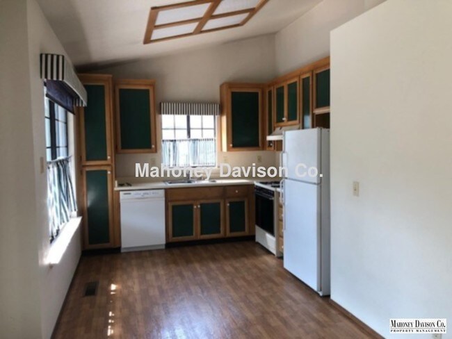 Building Photo - 869 Maria Dr