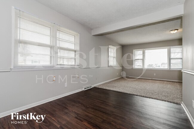 Building Photo - 3104 S Kercheval Dr