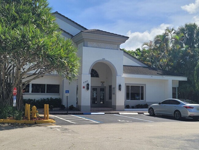 Foto del edificio - 5720 Rock Island Rd