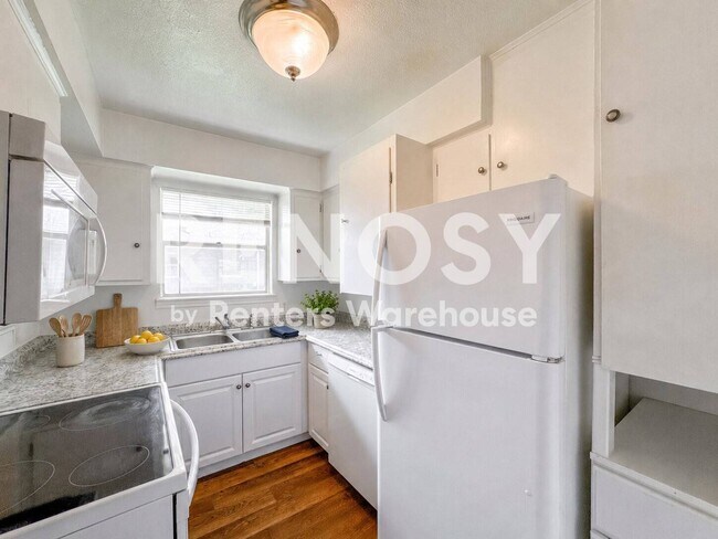 Building Photo - 4537 Dakota St