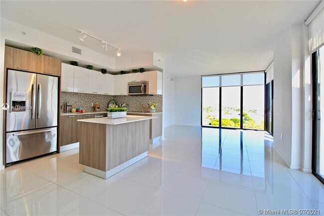 Foto del edificio - 5300 Paseo Blvd
