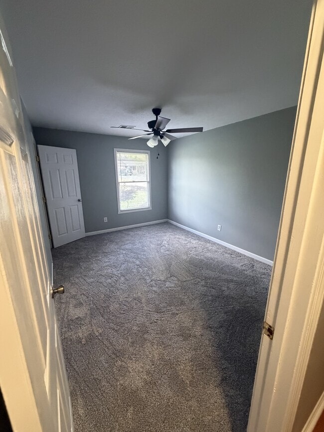 Building Photo - 127 Springhill Dr