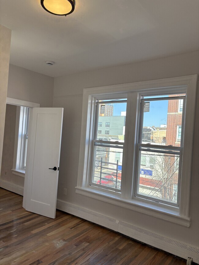 Building Photo - 333 61st St
