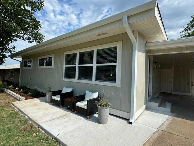 Foto del edificio - 1442 E Broadway St