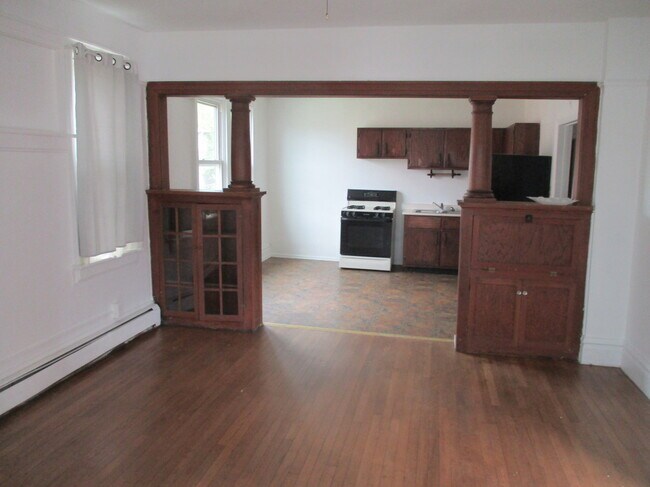 Building Photo - 1418 Lenz Ave