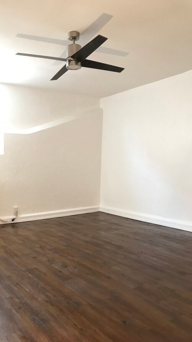 Building Photo - 612 Park Row Dr