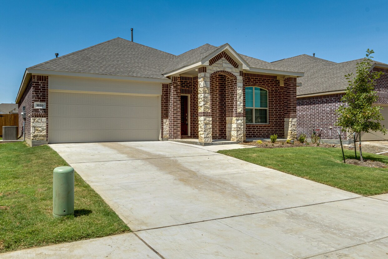 1833 Lake Grove Dr, Little Elm, TX 75068 House for Rent in Little Elm