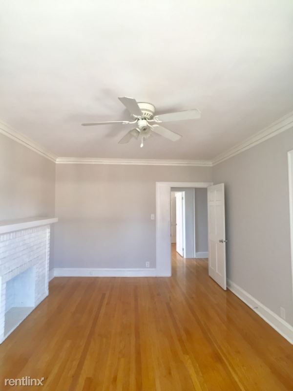 Foto del edificio - 2249 W Eastwood Ave