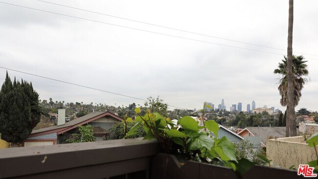 Foto del edificio - 1337 Westerly Terrace