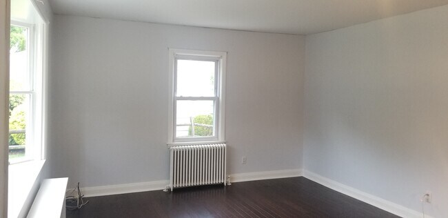 Building Photo - 1519 Pine Knoll Ln