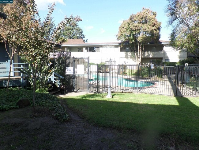Building Photo - 1731 Ellis St