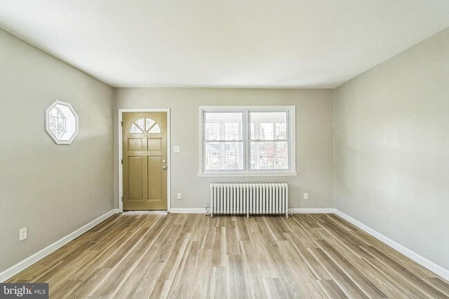Building Photo - 557 9th Ave