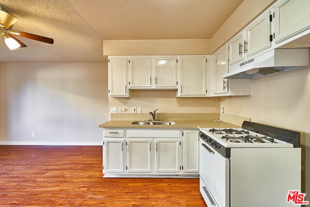Building Photo - 820 S St Andrews Pl