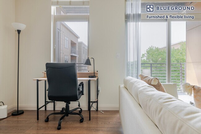 Building Photo - 36 River St