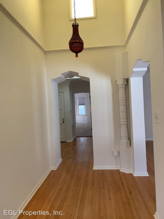 Building Photo - 459 S Maple Dr