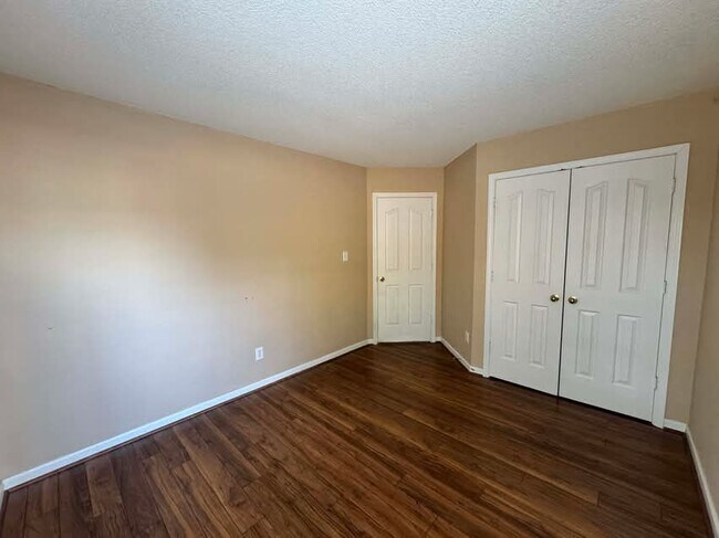 Building Photo - 597 Bloomover St