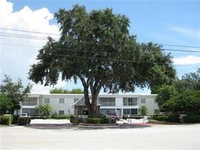 Building Photo - 6417 Bay Club Dr