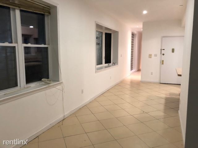 Building Photo - 4 br, 1 bath Apartment - 420 Beverley Rd