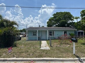 Building Photo - 809 Dundas Ct