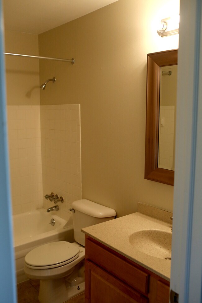 Foto del edificio - 736 Pinckney Ct NW