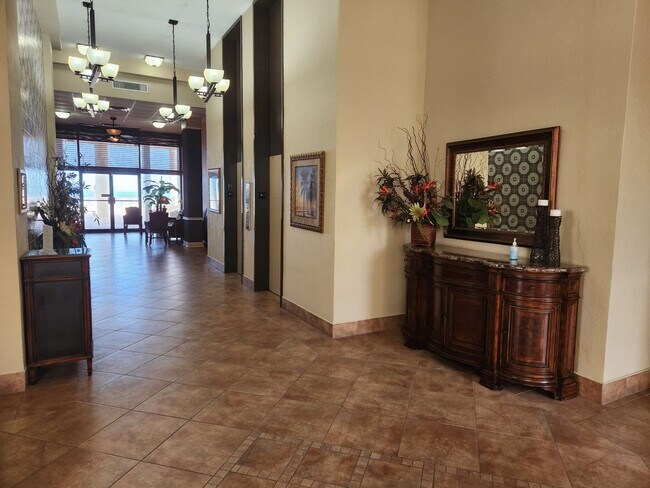Foto del edificio - 2 bedroom furnished condo in Oceans Seven ...