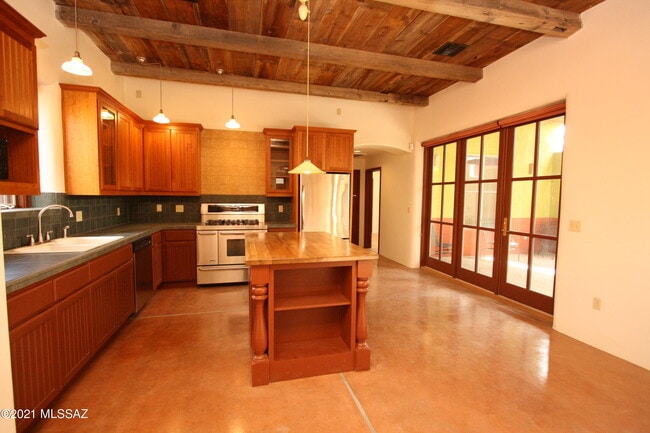 Building Photo - 841 S Meyer Ave