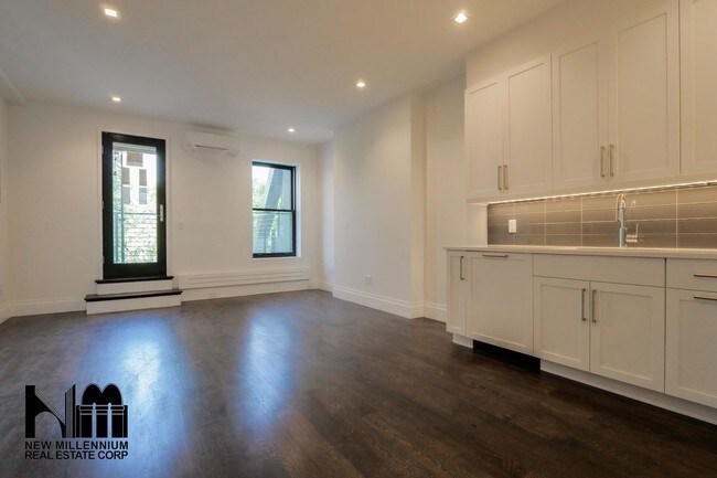 Building Photo - 284 3rd Avenue