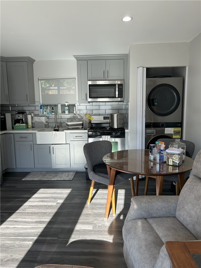 Foto del edificio - 7780 Shadyspring Pl