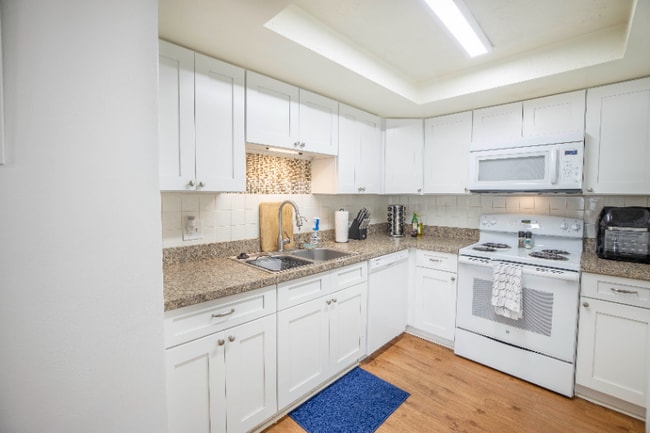 Building Photo - 411 Marjon Ave