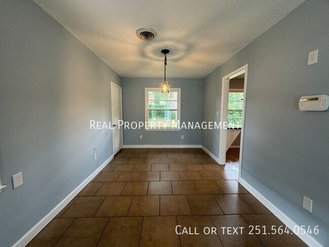 Building Photo - 4159 La Rose Dr.