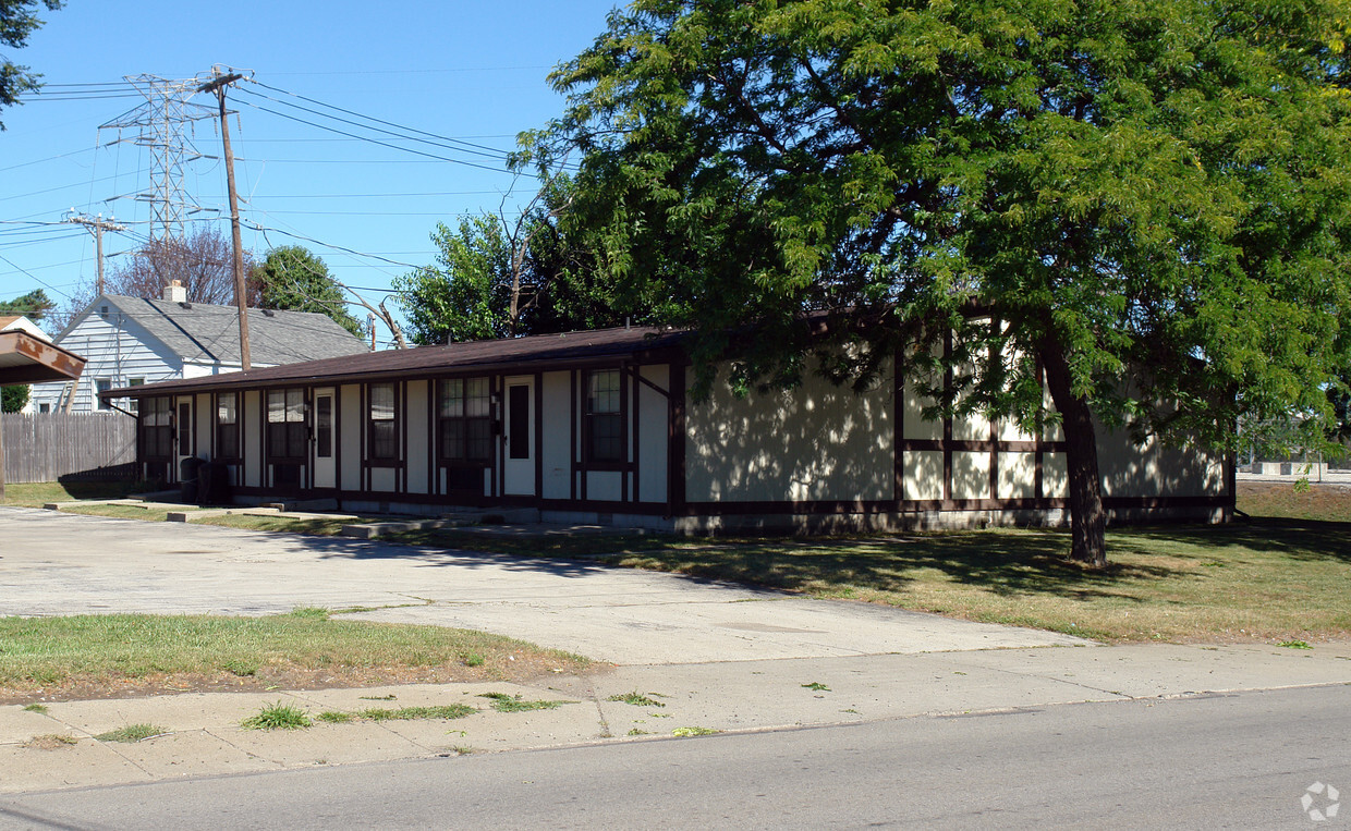 Primary Photo - 4909 N Detroit Ave