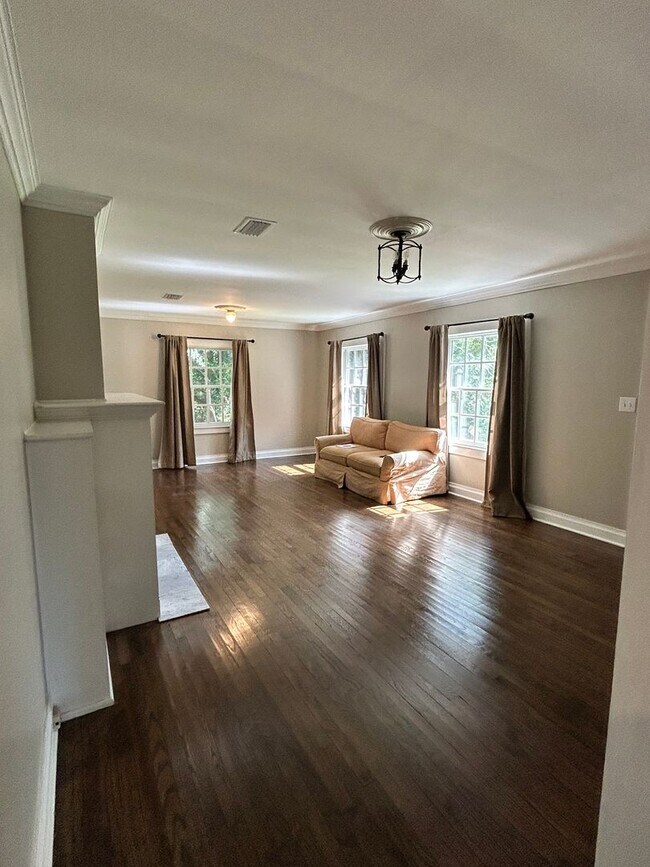 Foto del edificio - ****AVAILABLE NOW****