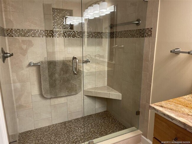 Foto del edificio - 264 NE Edgewater Dr