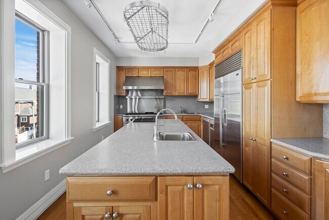 Building Photo - 211 M St