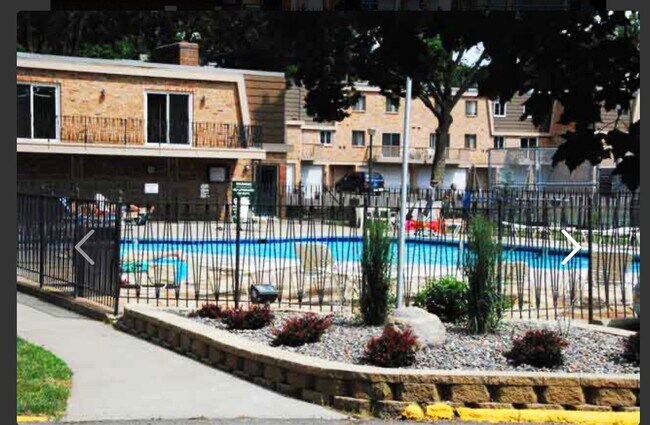 Piscina de agua salada - 7412 W 22nd St