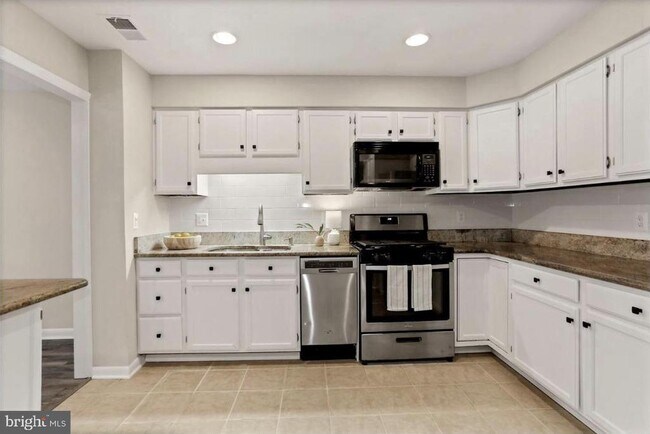 Building Photo - 3875 Steppes Ct